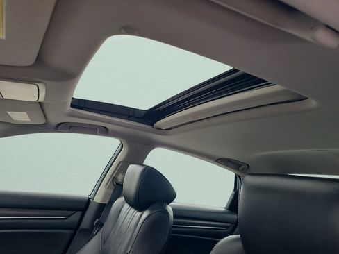 Used 2021 Honda Accord Touring image 17