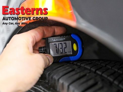 Used 2023 Chrysler Pacifica Touring-L image 28