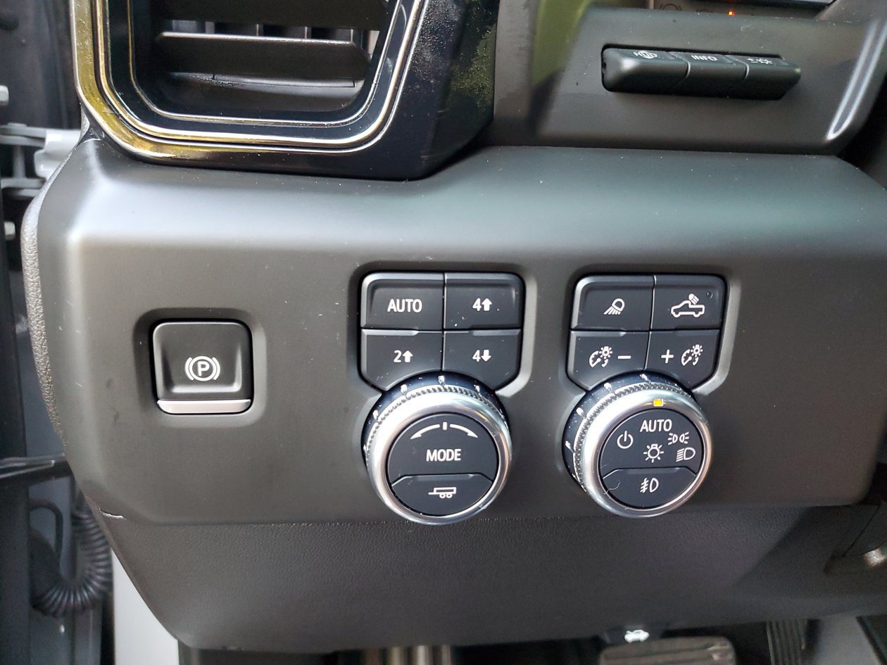 Used 2025 GMC Sierra 2500 AT4 w/ AT4 Premium Plus Package AWD/4WD image 30