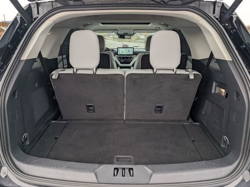 Used 2025 Ford Explorer Platinum w/ Ultimate Package image 9