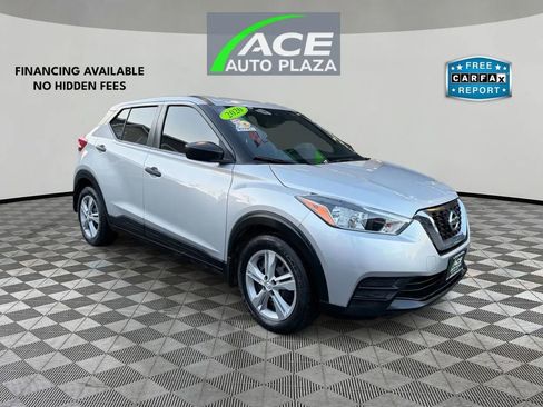 Used 2020 Nissan Kicks S image 1