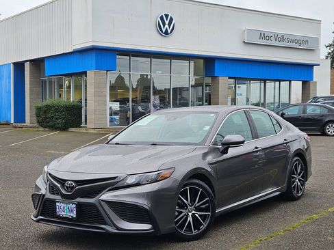 Used 2023 Toyota Camry SE w/ Blackout Package (TMS) image 1