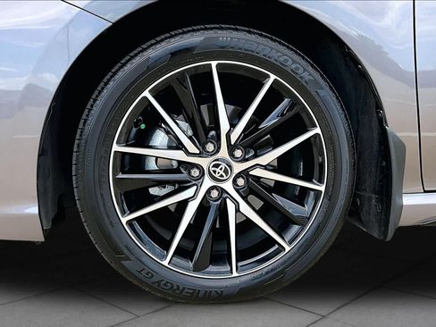 Used 2024 Toyota Camry SE w/ Convenience Package FWD image 11