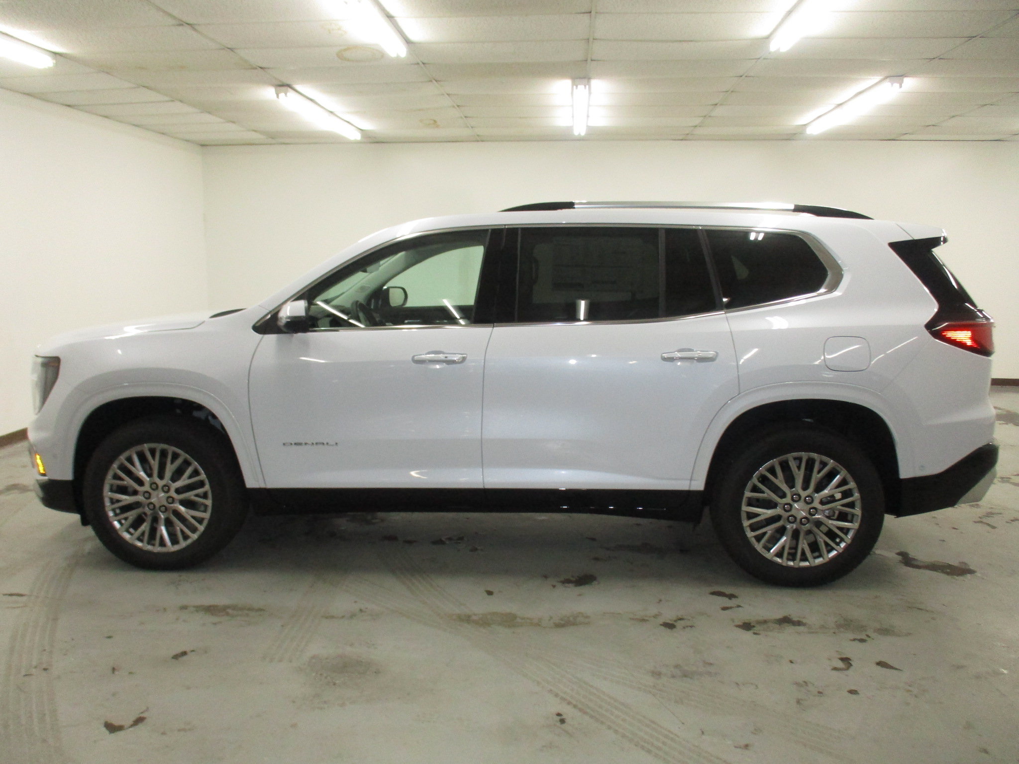 New 2026 GMC Acadia Denali w/ Super Cruise Package AWD/4WD image 9