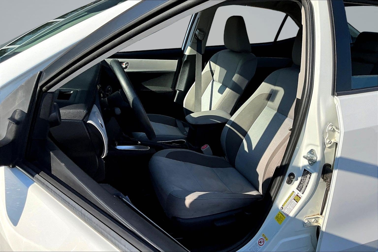 Used 2017 Toyota Corolla LE FWD image 19
