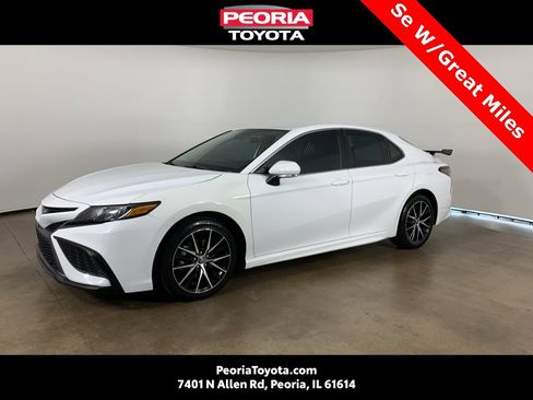 Used 2023 Toyota Camry SE image 1