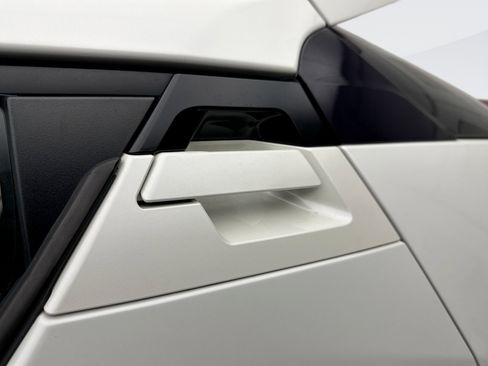 Used 2021 Toyota C-HR LE image 18