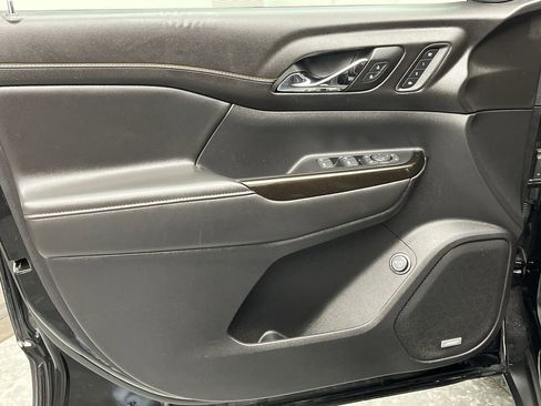 Certified 2023 GMC Acadia AT4 w/ Preferred Package image 9