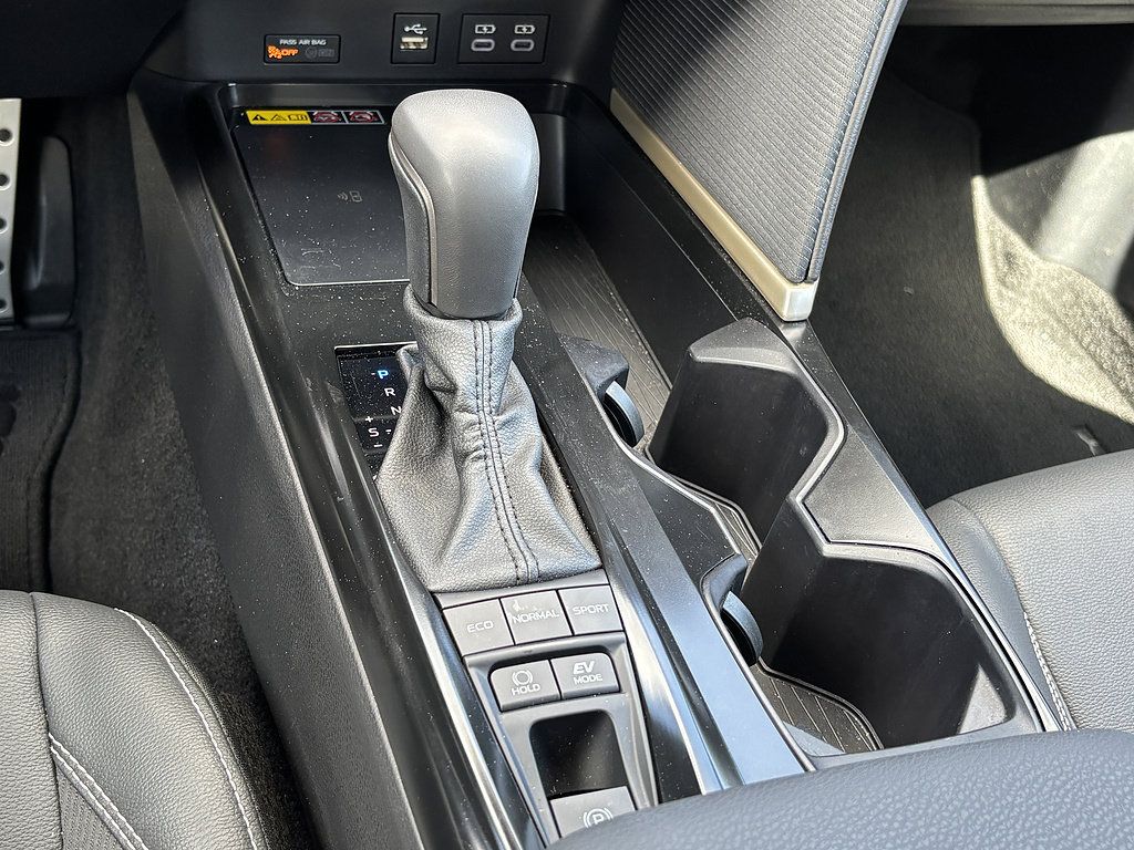 Used 2026 Toyota Camry SE w/ Convenience Package FWD image 11
