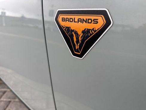 Used 2022 Ford Bronco Badlands image 5