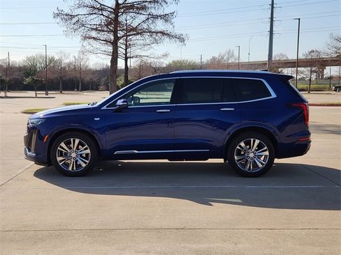 Used 2023 Cadillac XT6 Premium Luxury w/ Technology Package image 4