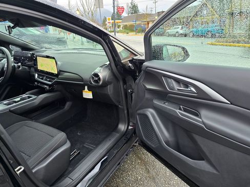 Used 2025 Chevrolet Equinox EV LT image 11