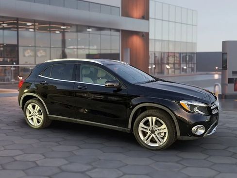 Used 2018 Mercedes-Benz GLA 250 GLA 250 4MATIC Sport Utility 4 w/ Premium Package image 14