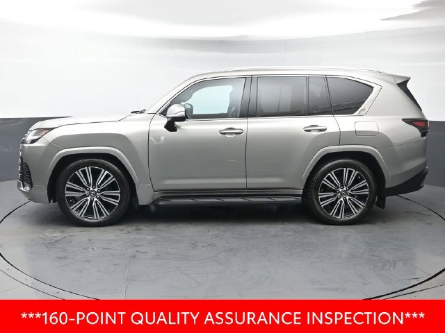 Used 2023 Lexus LX 600 4WD w/ Luxury Package image 2