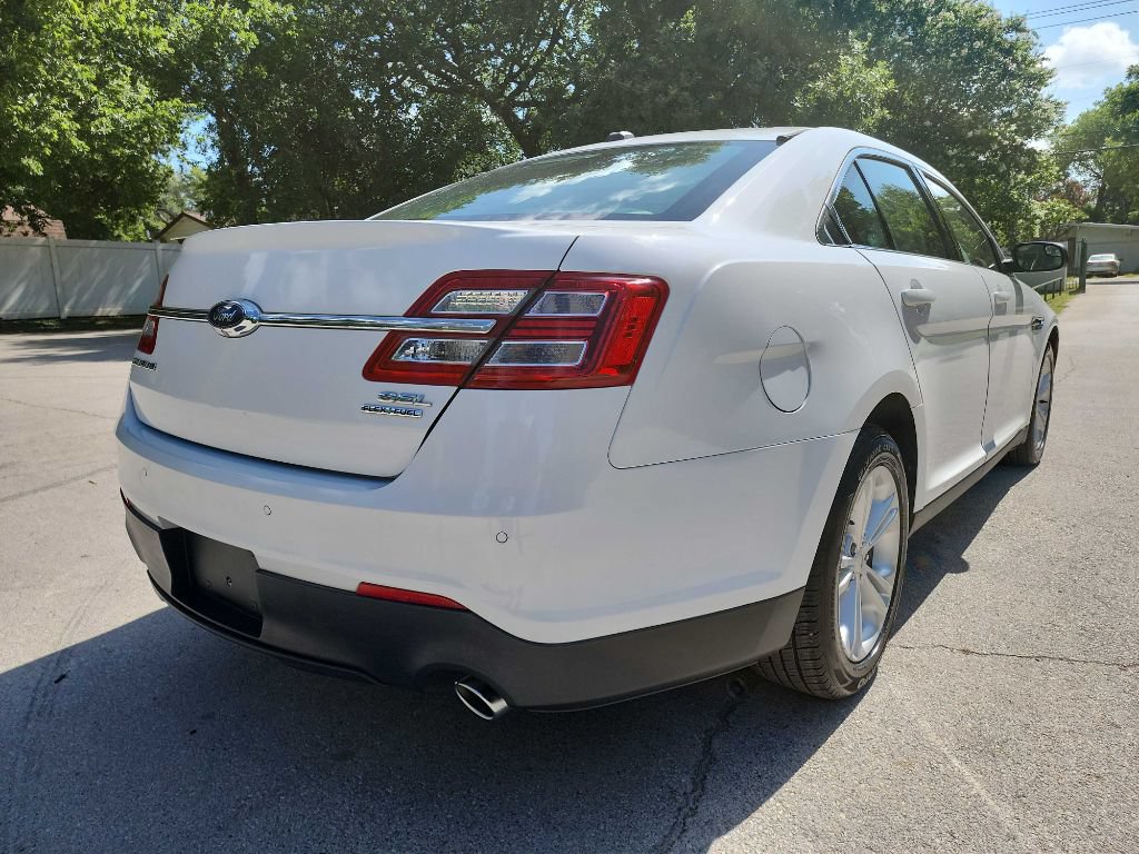 Used 2015 Ford Taurus SEL FWD image 9