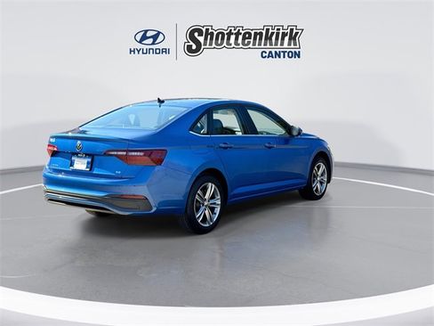 Used 2024 Volkswagen Jetta SE image 8