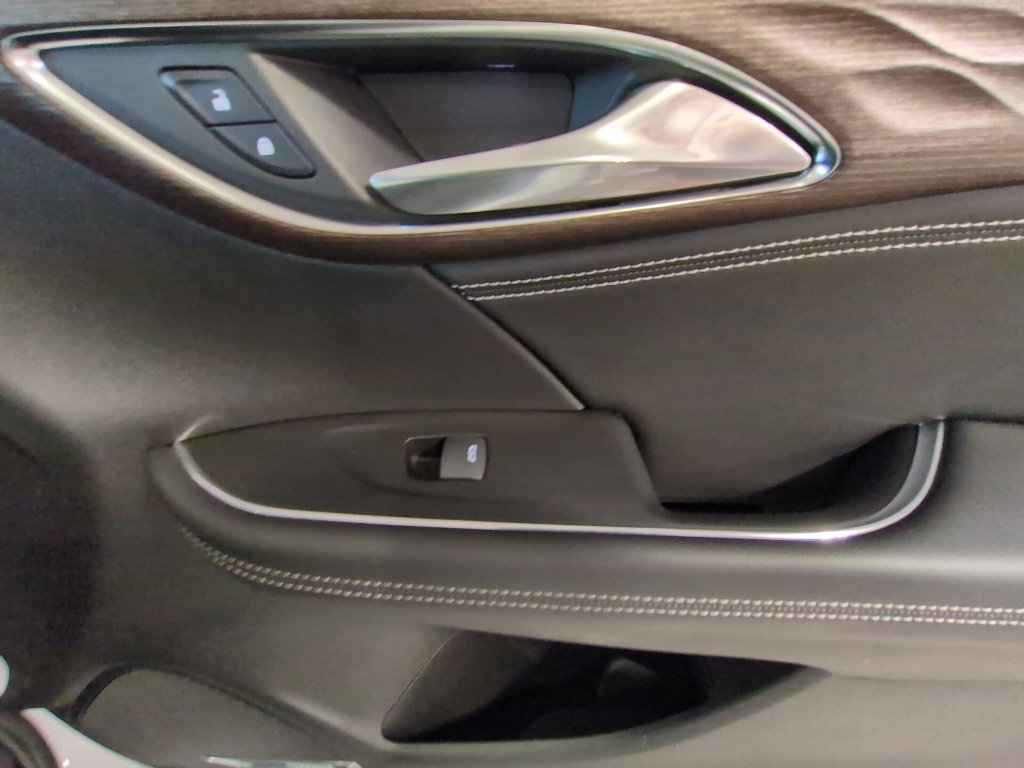 Used 2023 Buick Envision Avenir AWD/4WD image 25