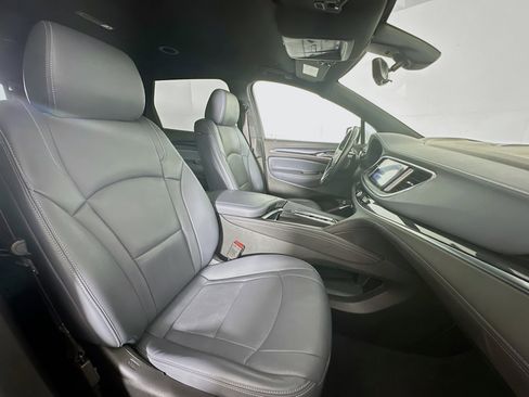 Used 2024 Buick Enclave Premium image 33