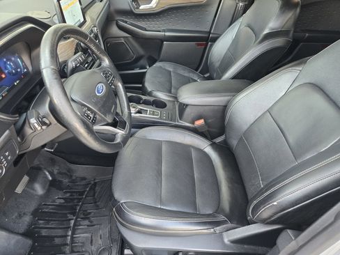 Used 2020 Ford Escape Titanium image 9