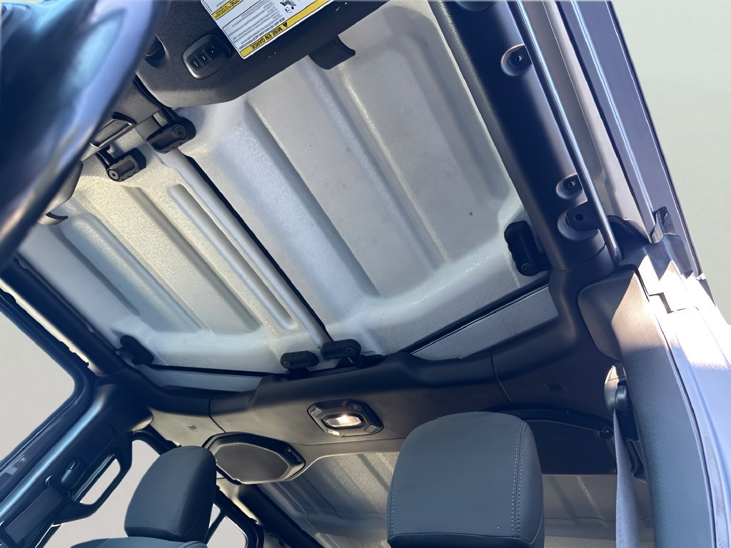 Used 2018 Jeep Wrangler Unlimited Sahara w/ Cold Weather Group AWD/4WD image 23