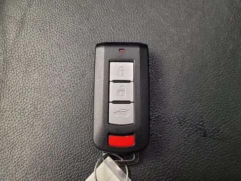 Used 2018 Mitsubishi Outlander SE image 32