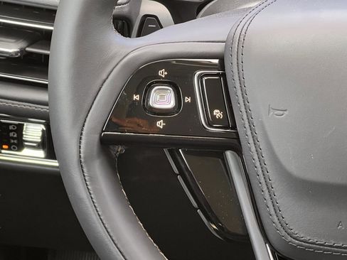 New 2026 Lincoln Aviator Reserve AWD/4WD image 13