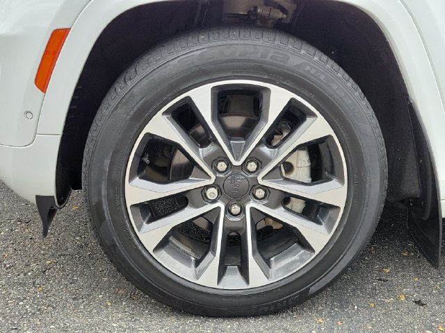 Used 2022 Jeep Grand Cherokee Overland AWD/4WD image 29