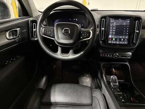 Used 2023 Volvo XC40 B5 Plus AWD/4WD image 11