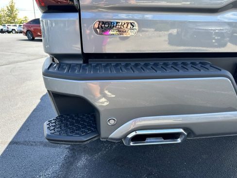 Used 2024 GMC Sierra 1500 Denali Ultimate image 9