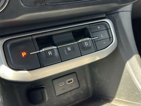 Used 2023 GMC Acadia SLE w/ Driver Convenience Package image 17