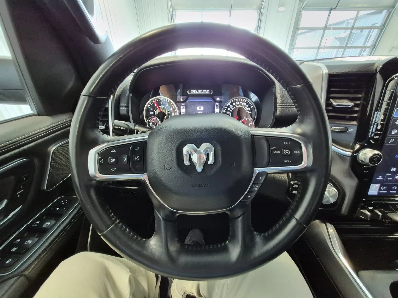 Used 2024 RAM 1500 Laramie AWD/4WD image 28