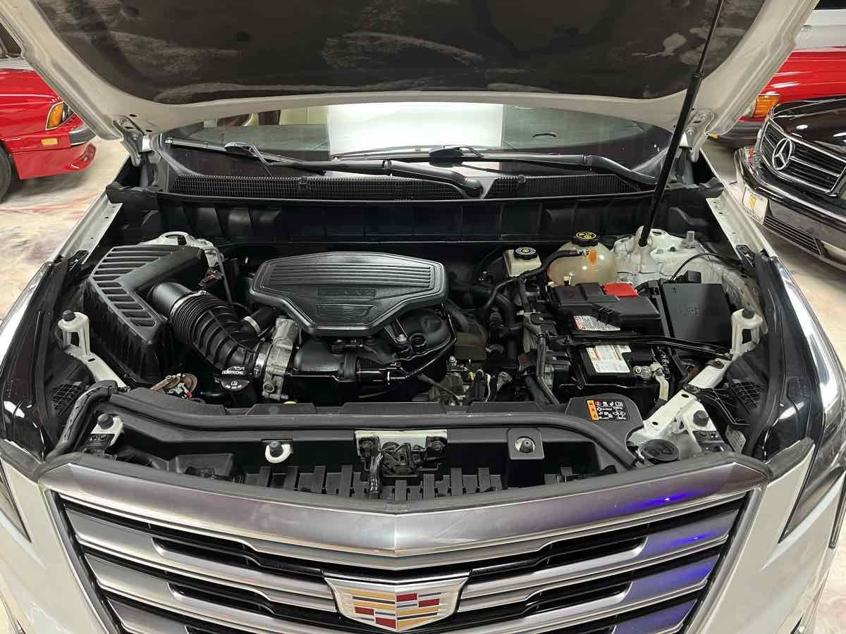 Used 2018 Cadillac XT5 Premium Luxury w/ LPO, Wheel Lock Package AWD/4WD image 35