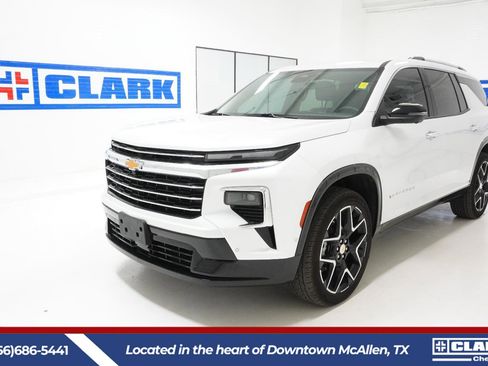 Used 2025 Chevrolet Traverse High Country image 1