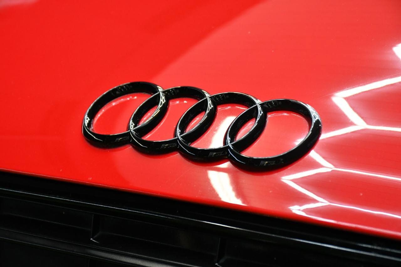 Used 2014 Audi R8 V8 w/ Convenience Package AWD/4WD image 2