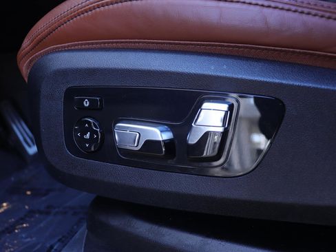 Used 2022 BMW X5 xDrive40i w/ M Sport Package image 25