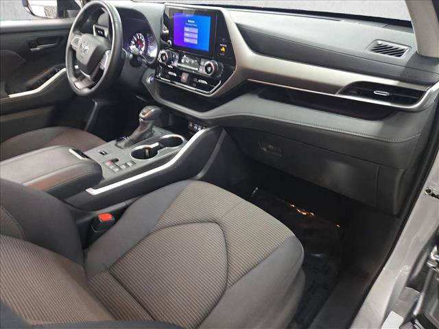 Used 2024 Toyota Highlander LE FWD image 20