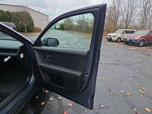 Used 2025 Hyundai Ioniq 5 SE image 46