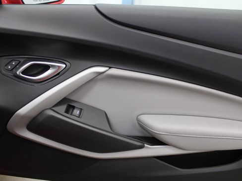 Used 2020 Chevrolet Camaro LT image 20