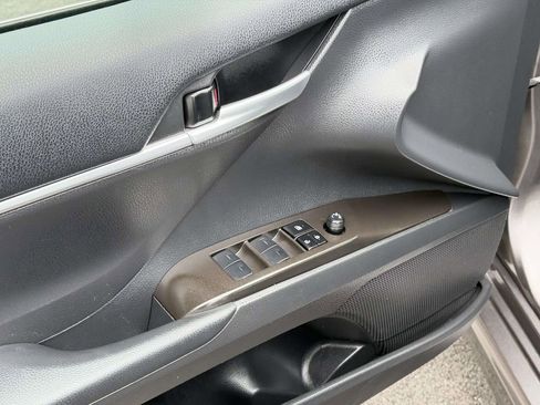 Used 2024 Toyota Camry SE image 17