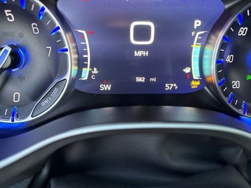 New 2025 Chrysler Pacifica Select image 21