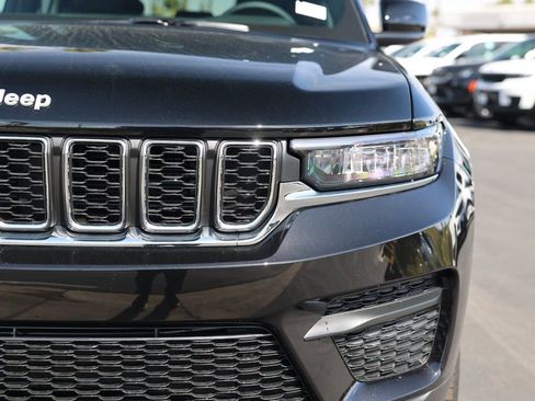 New 2025 Jeep Grand Cherokee Laredo X image 5