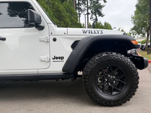 Used 2024 Jeep Wrangler Unlimited Sport AWD/4WD image 3