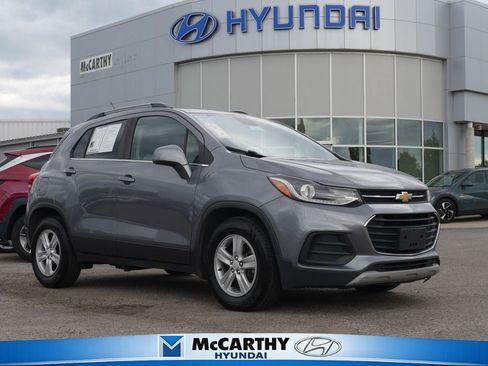 Used 2020 Chevrolet Trax LT FWD image 1