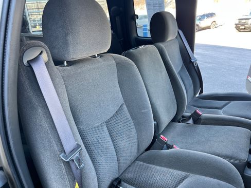 Used 2005 Chevrolet Silverado 2500 LS image 12