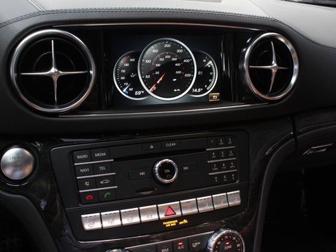 Used 2017 Mercedes-Benz SL 550 image 50