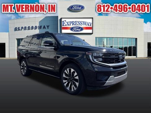Used 2025 Ford Expedition Platinum w/ Driver's Package AWD/4WD image 3