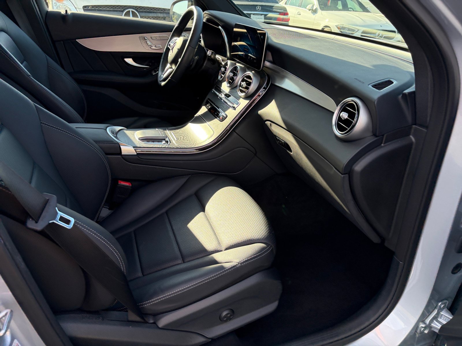 Used 2021 Mercedes-Benz GLC 300 4MATIC image 19