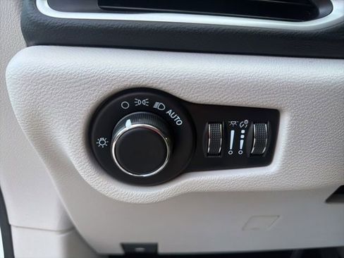 Used 2023 Chrysler Voyager LX image 26