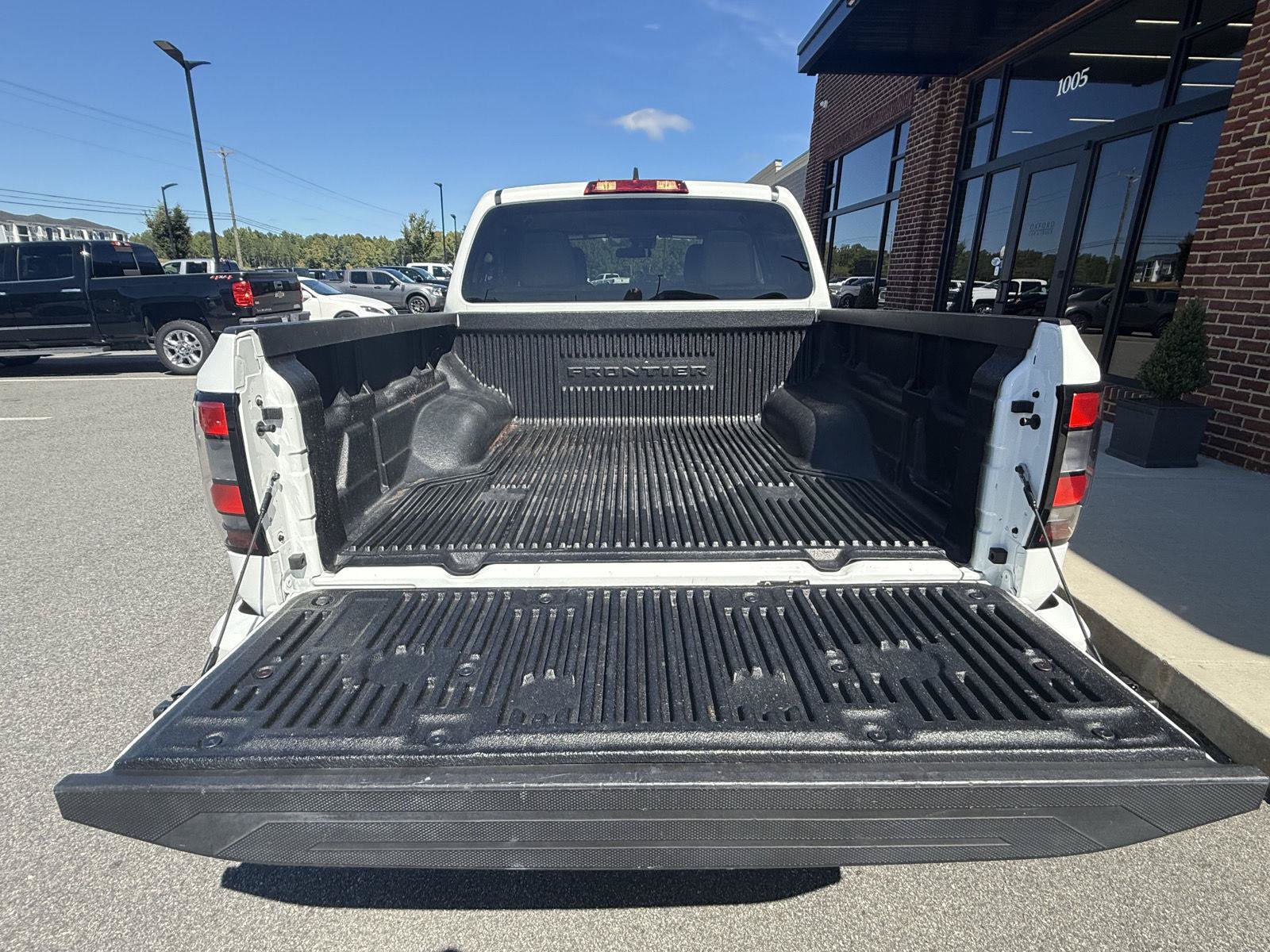 Used 2025 Nissan Frontier SV AWD/4WD image 25