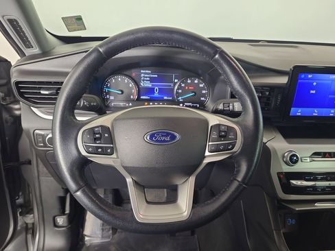 Used 2022 Ford Explorer XLT image 12